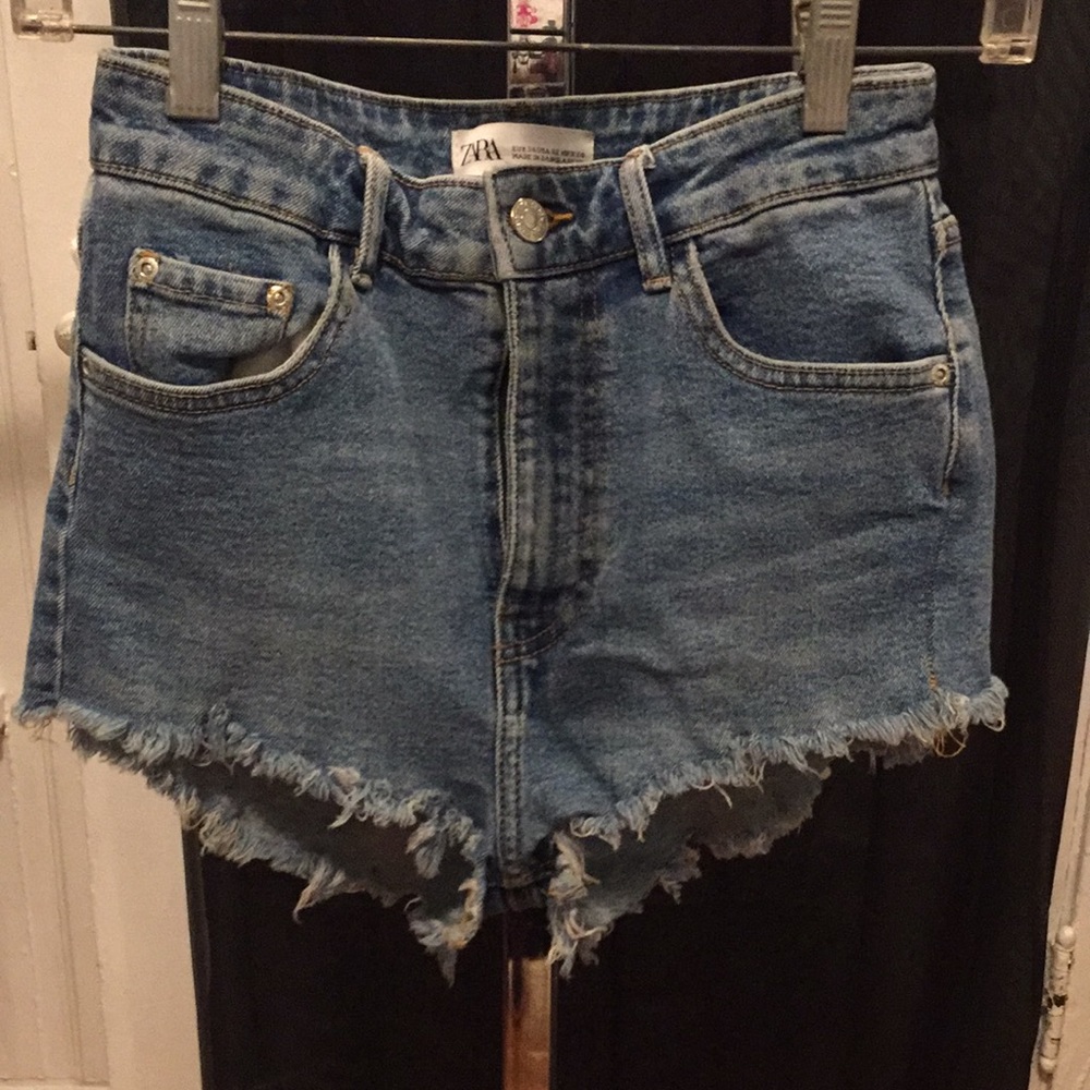 ZARA SIZE 2  JEAN SHORT